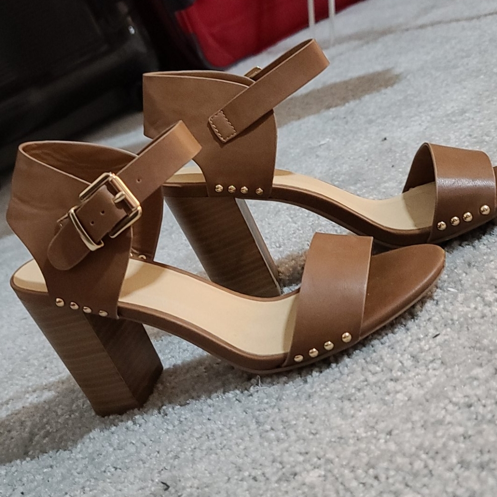 Tan sandals size7